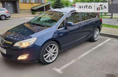 Універсал Opel Astra 2011 в Луцьку