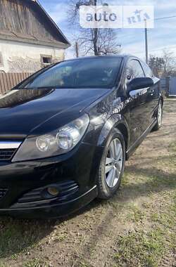 Купе Opel Astra 2008 в Остроге