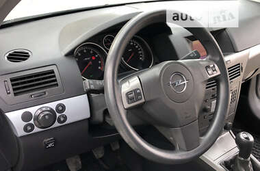 Универсал Opel Astra 2005 в Дрогобыче