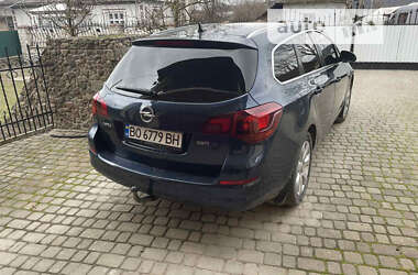 Универсал Opel Astra 2012 в Борщеве