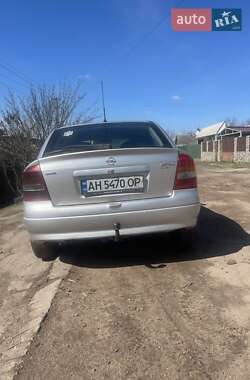 Хэтчбек Opel Astra 2000 в 