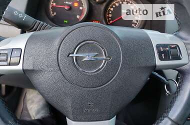 Универсал Opel Astra 2011 в Кропивницком
