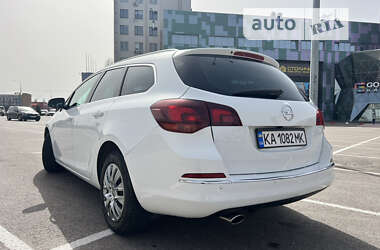 Универсал Opel Astra 2014 в Киеве