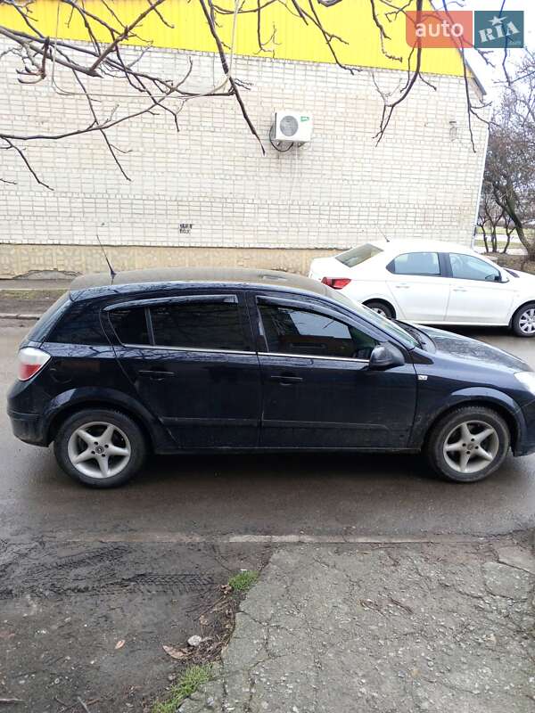 Хэтчбек Opel Astra 2004 в Кропивницком