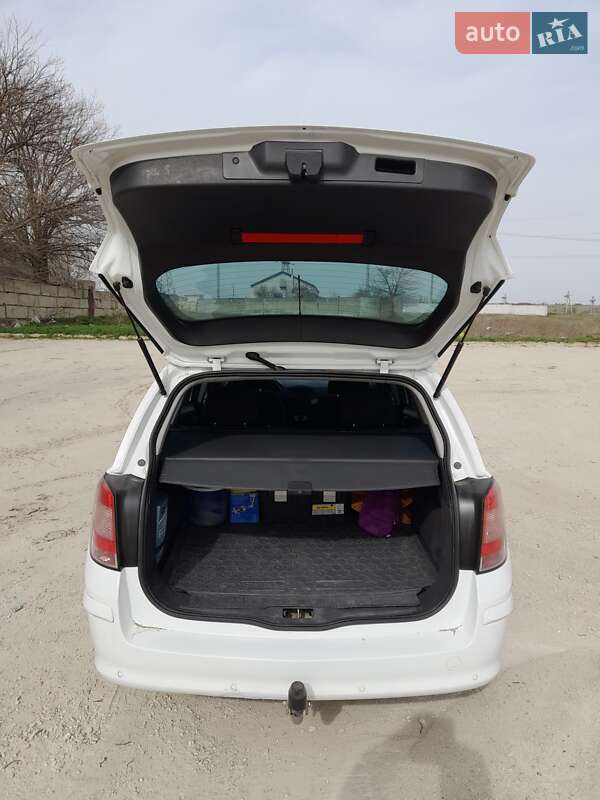 Универсал Opel Astra 2010 в Рени