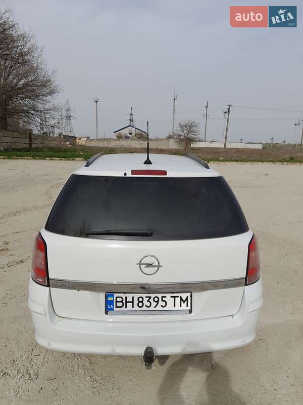 Универсал Opel Astra 2010 в Рени