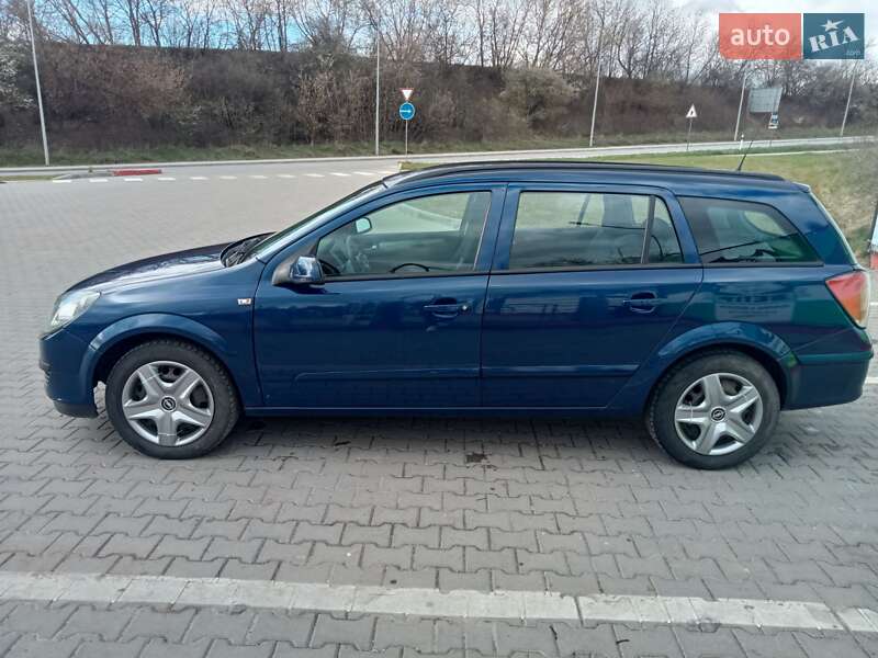 Универсал Opel Astra 2006 в Новомиргороде