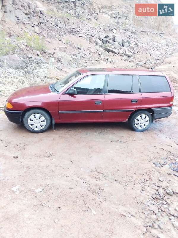 Универсал Opel Astra 1992 в Коростене
