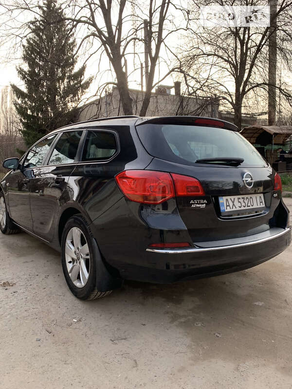 Универсал Opel Astra 2013 в Харькове