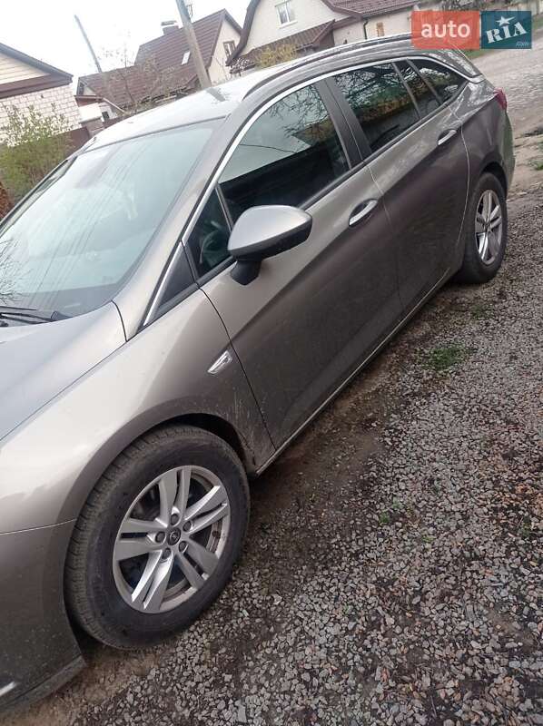 Универсал Opel Astra 2016 в Коростышеве