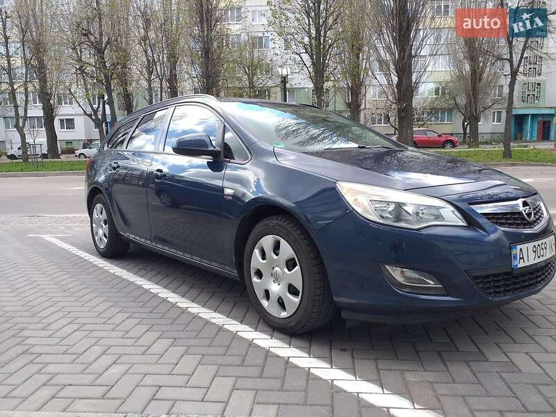 Универсал Opel Astra 2011 в Белой Церкви