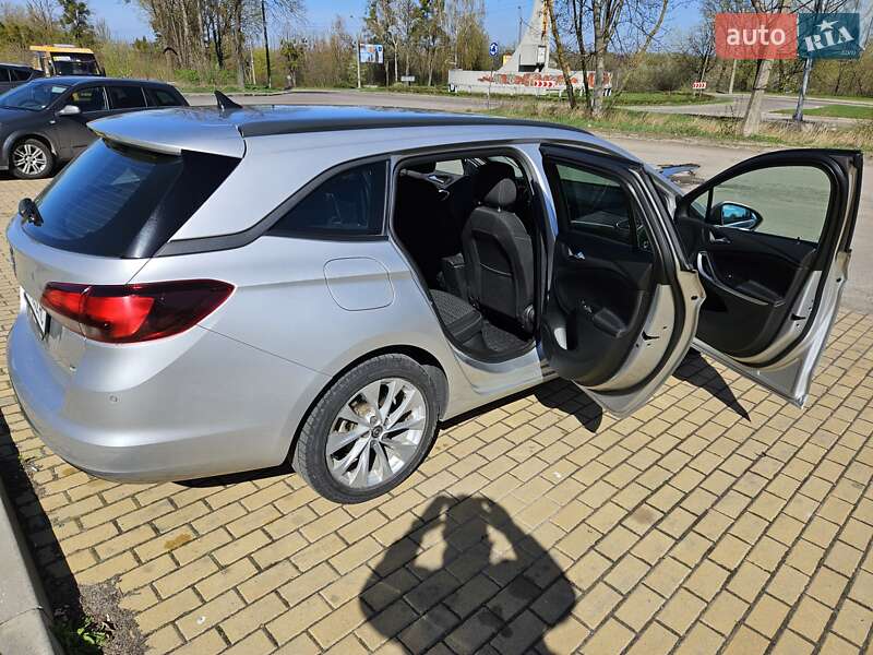 Универсал Opel Astra 2018 в Ровно