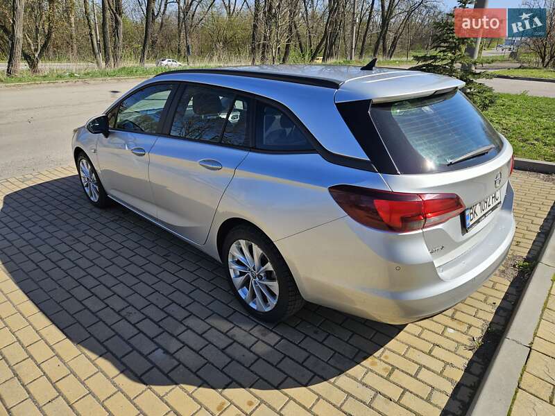 Универсал Opel Astra 2018 в Ровно