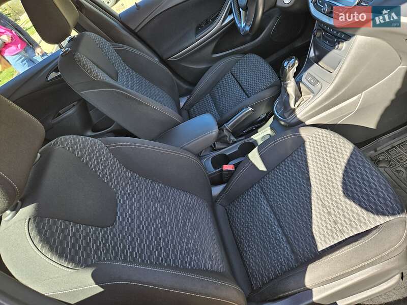 Универсал Opel Astra 2018 в Ровно