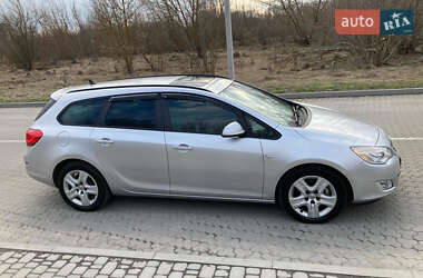 Универсал Opel Astra 2011 в 