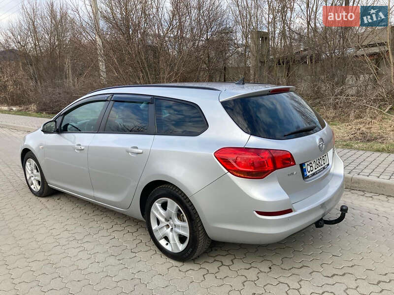 Універсал Opel Astra 2011 в Києві