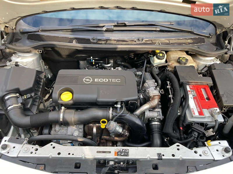 Універсал Opel Astra 2011 в Києві