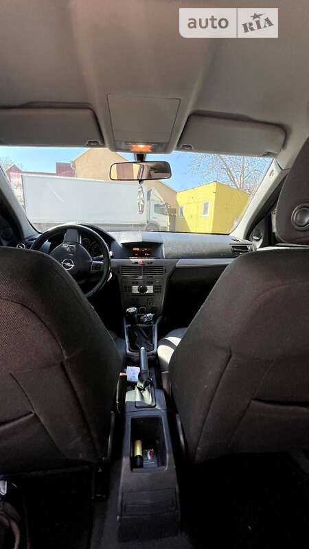 Універсал Opel Astra 2006 в Первомайську