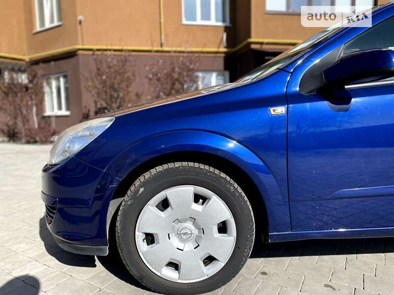 Универсал Opel Astra 2009 в Дубно