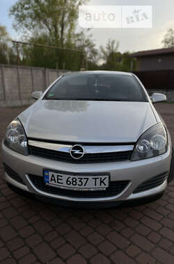 Купе Opel Astra 2009 в Карнаухівці