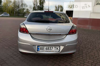 Купе Opel Astra 2009 в Карнаухівці