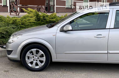 Универсал Opel Astra 2008 в Умани