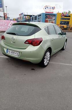 Хэтчбек Opel Astra 2012 в Софиевской Борщаговке