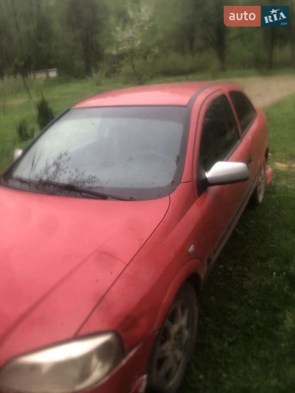 Хэтчбек Opel Astra 1999 в 