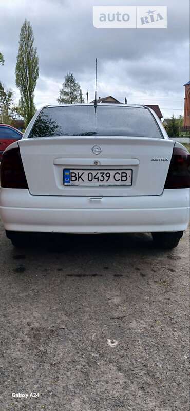 Седан Opel Astra 2003 в Заречном