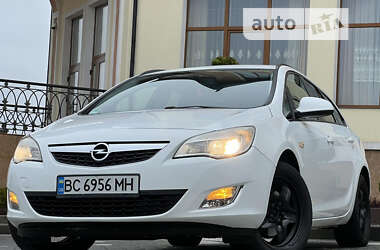 Универсал Opel Astra 2011 в Дрогобыче