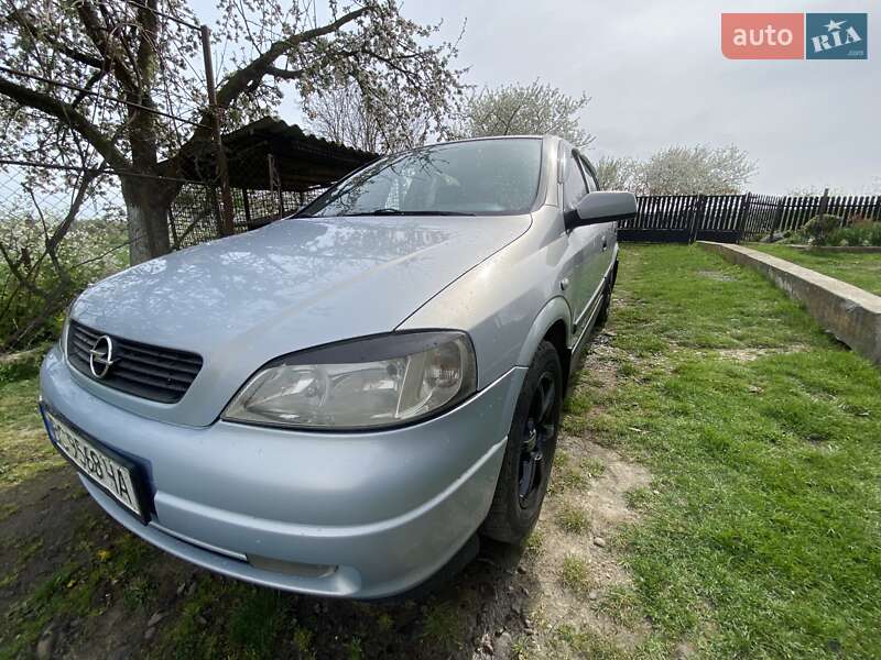 Седан Opel Astra 2004 в Львові
