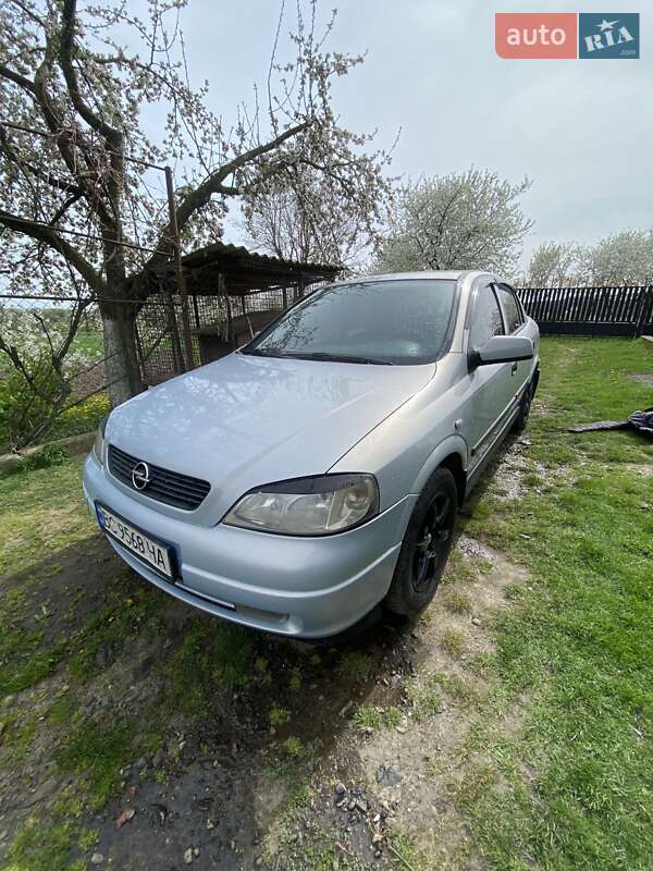 Седан Opel Astra 2004 в Львові