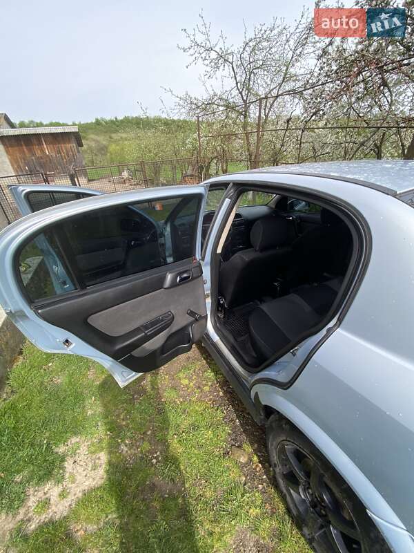Седан Opel Astra 2004 в Львові