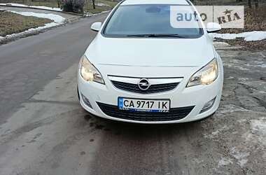Универсал Opel Astra 2011 в Чигирине