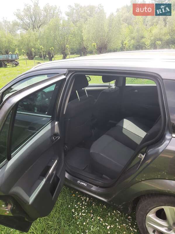 Универсал Opel Astra 2008 в Снятине