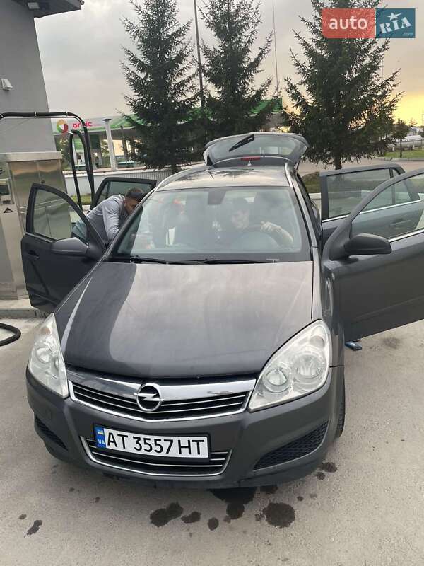 Универсал Opel Astra 2008 в Снятине