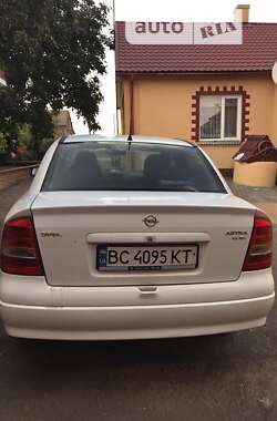 Седан Opel Astra 2000 в Сокале