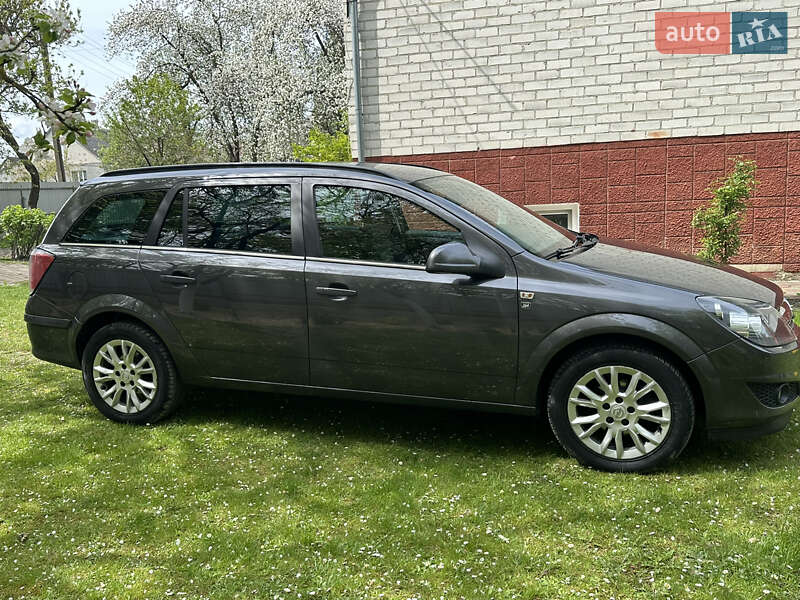 Универсал Opel Astra 2010 в Ковеле