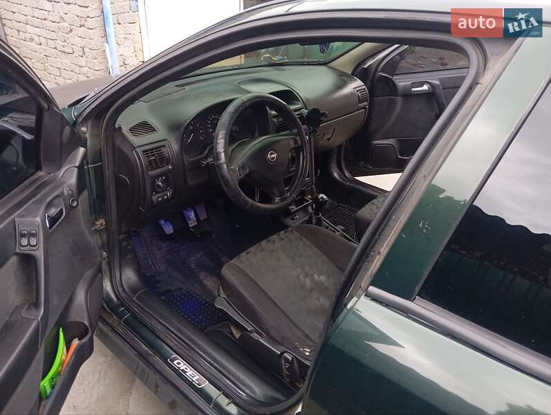 Седан Opel Astra 2001 в Деражне