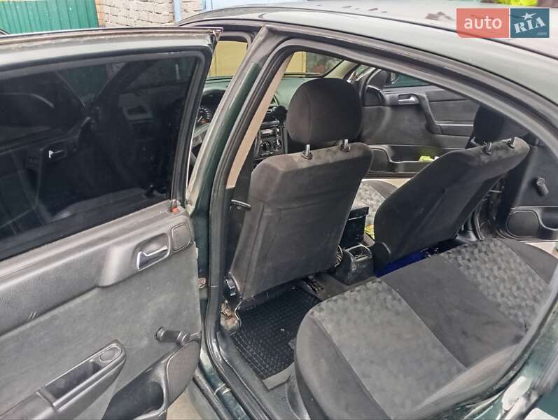 Седан Opel Astra 2001 в Деражне