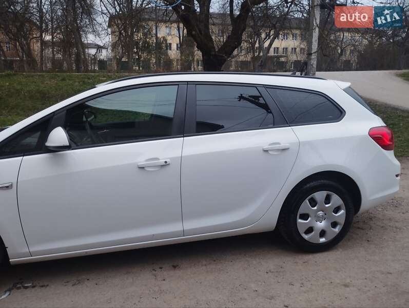Универсал Opel Astra 2011 в Великом Березном
