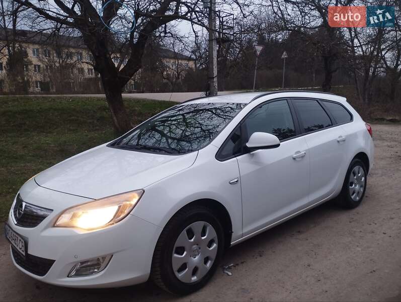 Opel Astra 2011