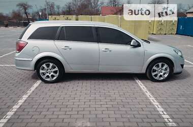 Універсал Opel Astra 2011 в Коломиї