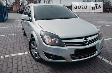 Універсал Opel Astra 2011 в Коломиї