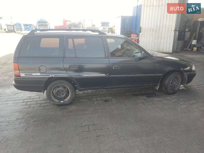 Універсал Opel Astra 1997 в Рівному