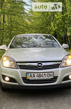 Хэтчбек Opel Astra 2013 в Киеве