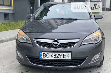 Хэтчбек Opel Astra 2010 в Новояворовске