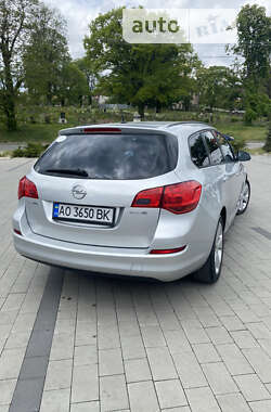 Универсал Opel Astra 2011 в Ужгороде