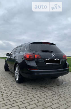 Универсал Opel Astra 2012 в Львове