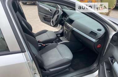 Универсал Opel Astra 2005 в Ровно